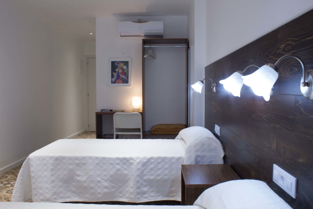 Hostal Nova 12/64