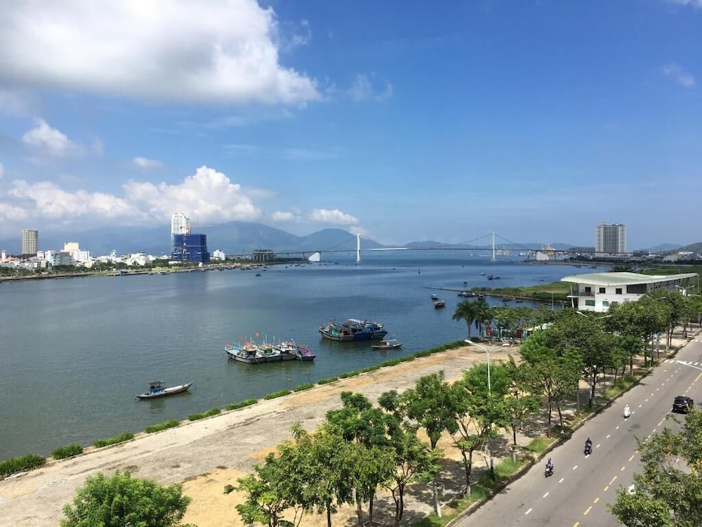 Vitalis Riverside Hotel 58/65