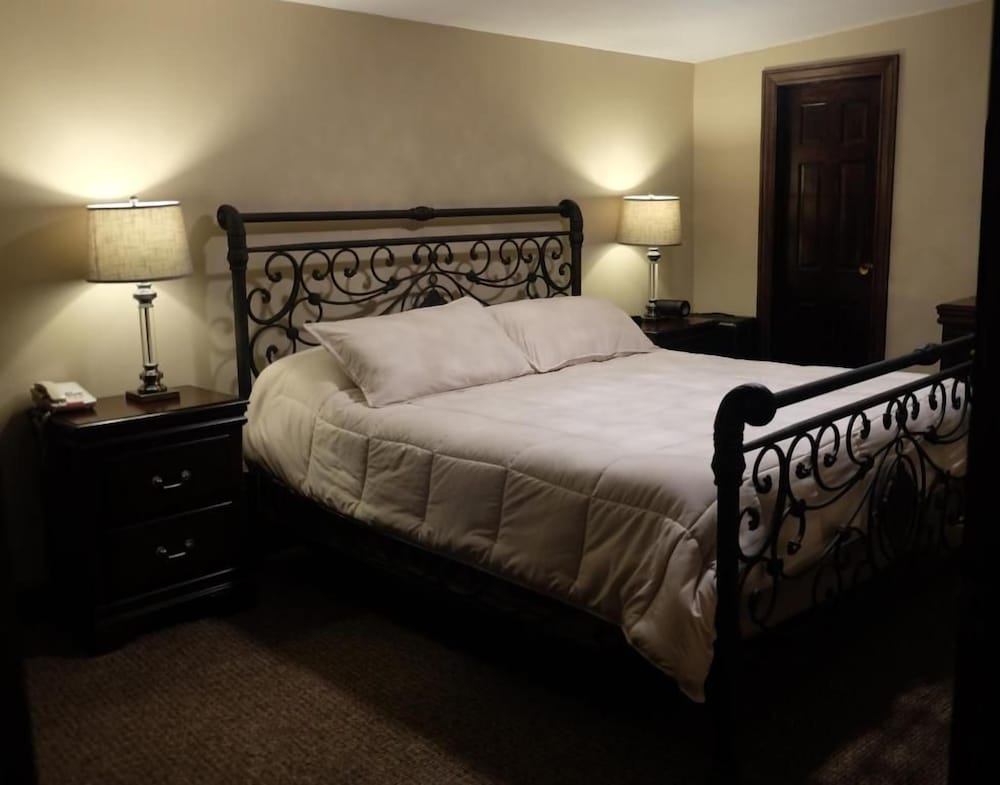 Chalet Inn & Suites Centerport 16/45