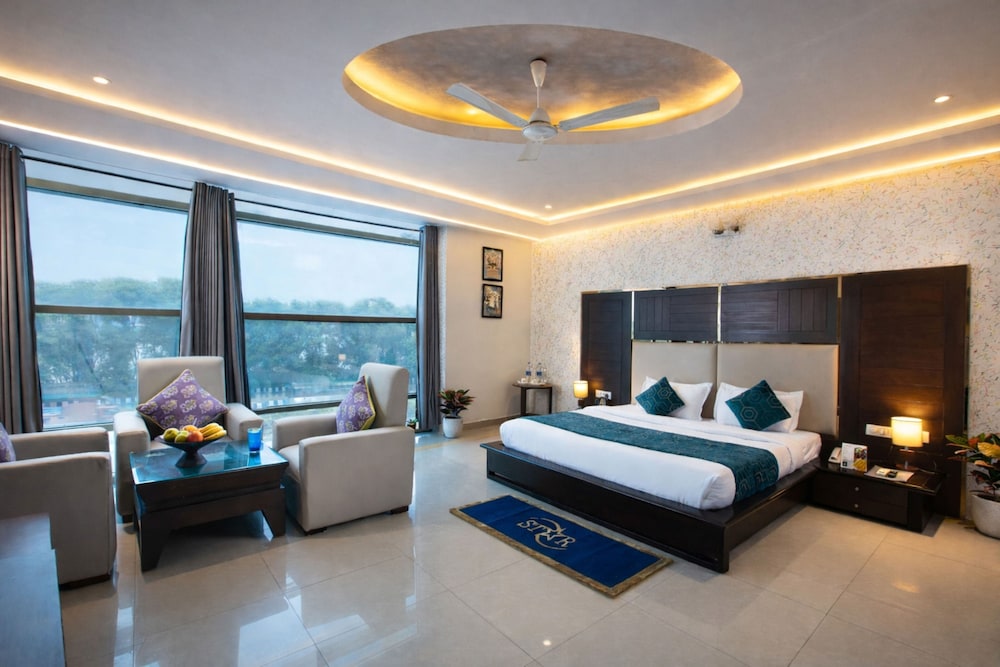 AIRPORT HOTEL DELHI 37 18/64