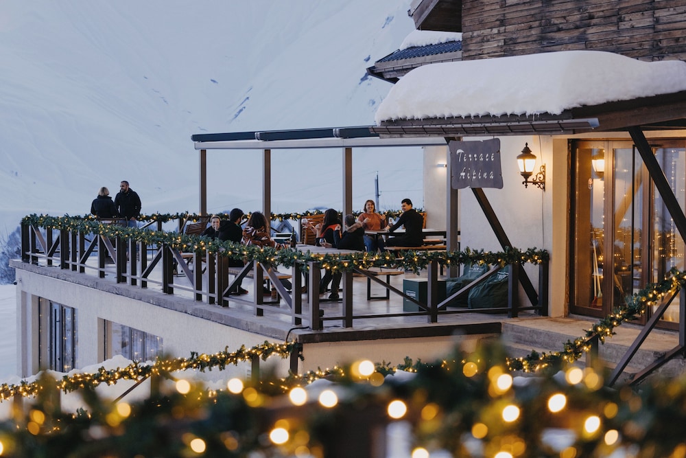Alpina Hotel 6/50