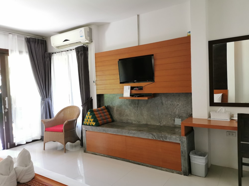 Nana Beach Hotel 56/80