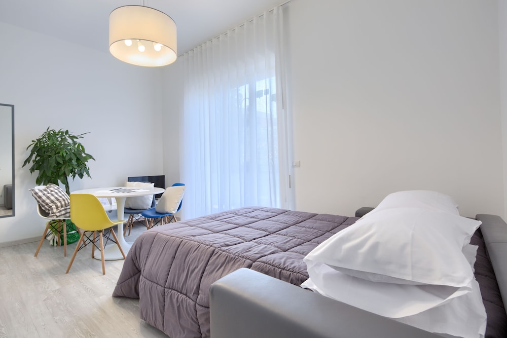 Flower Suites Sorrento 15/39