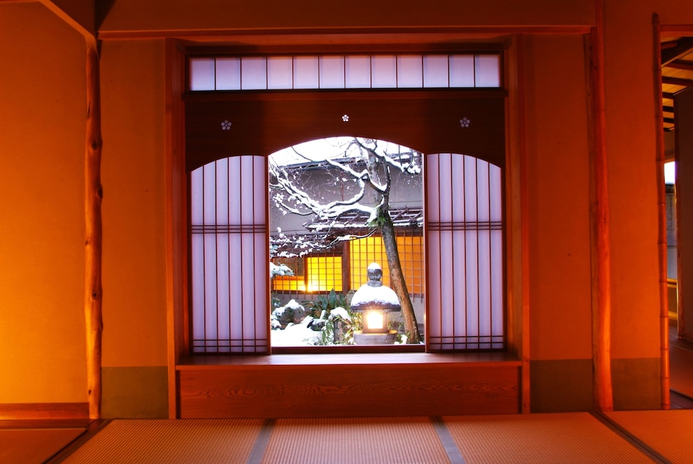 MONJUSOU SHOUROTEI 32/35