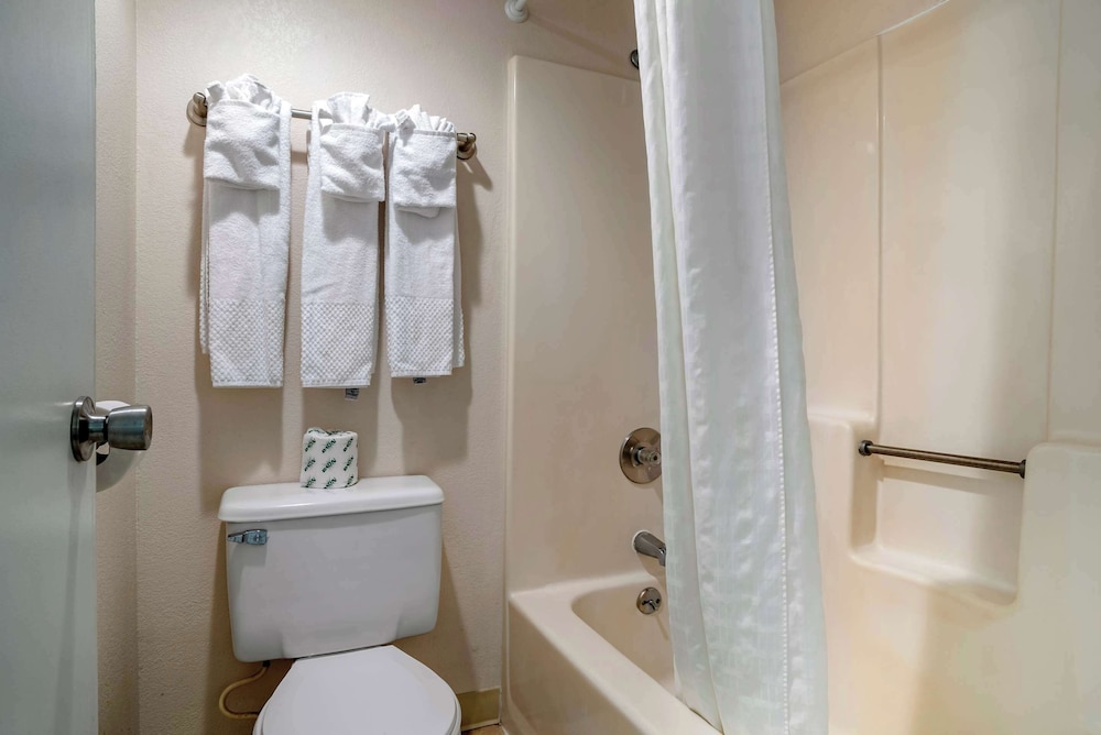 غرفة قياسية بسريرين كوين للمدخنين، Econo Lodge Inn and Suites Resort Rehoboth Beach 4/4
