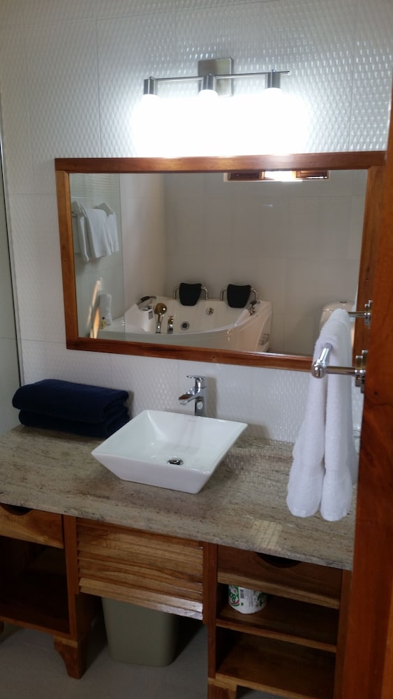 Charela Inn Hotel 26/51