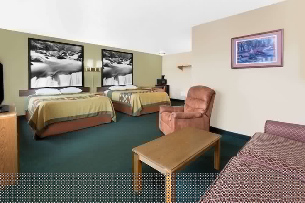 Super 8 By Wyndham Antigo 15/24