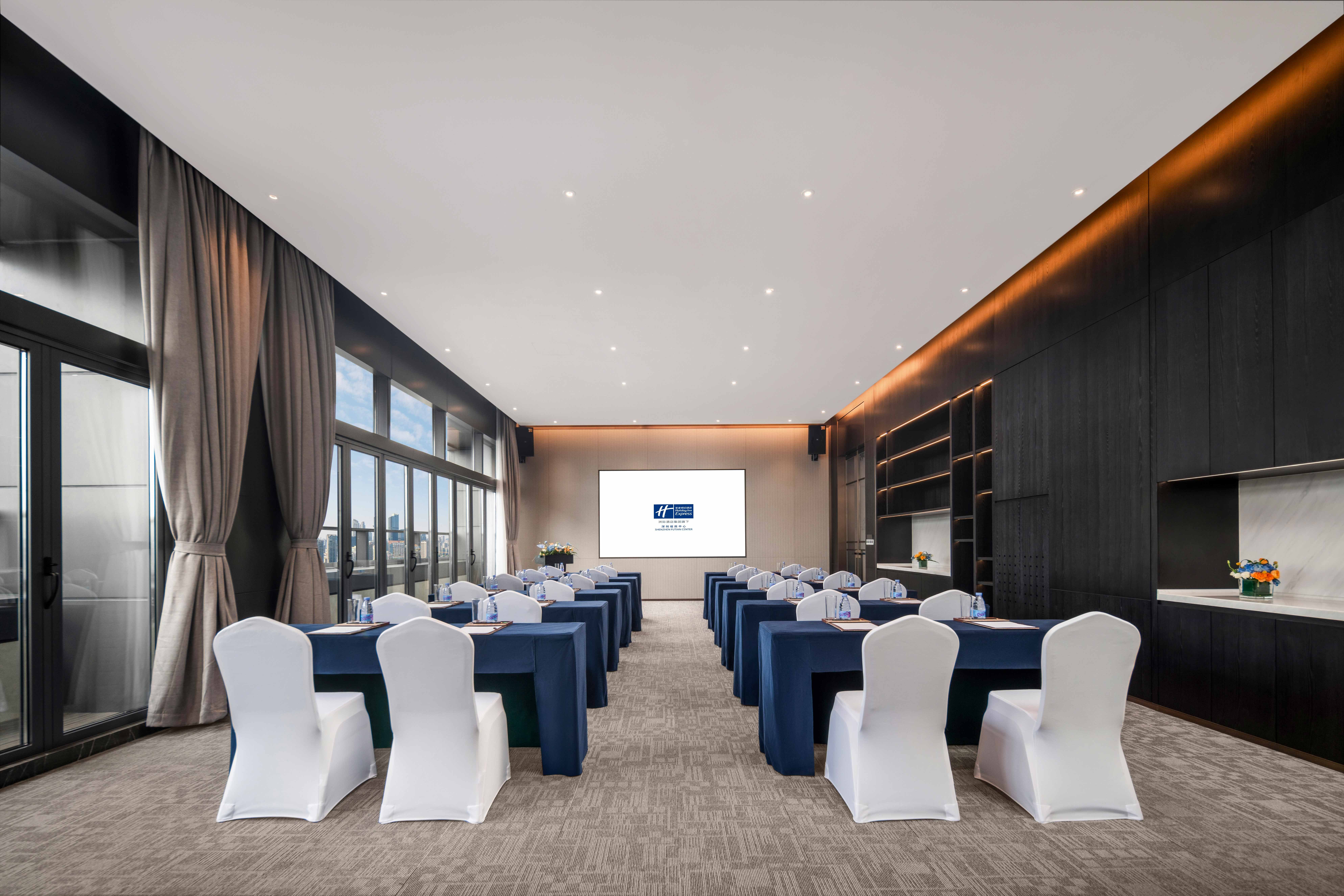 Holiday Inn Express Shenzhen Futian Center 51/63