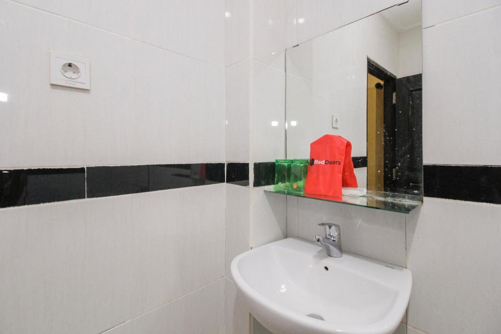 Reddoorz Near Taman Samarendah 50/54