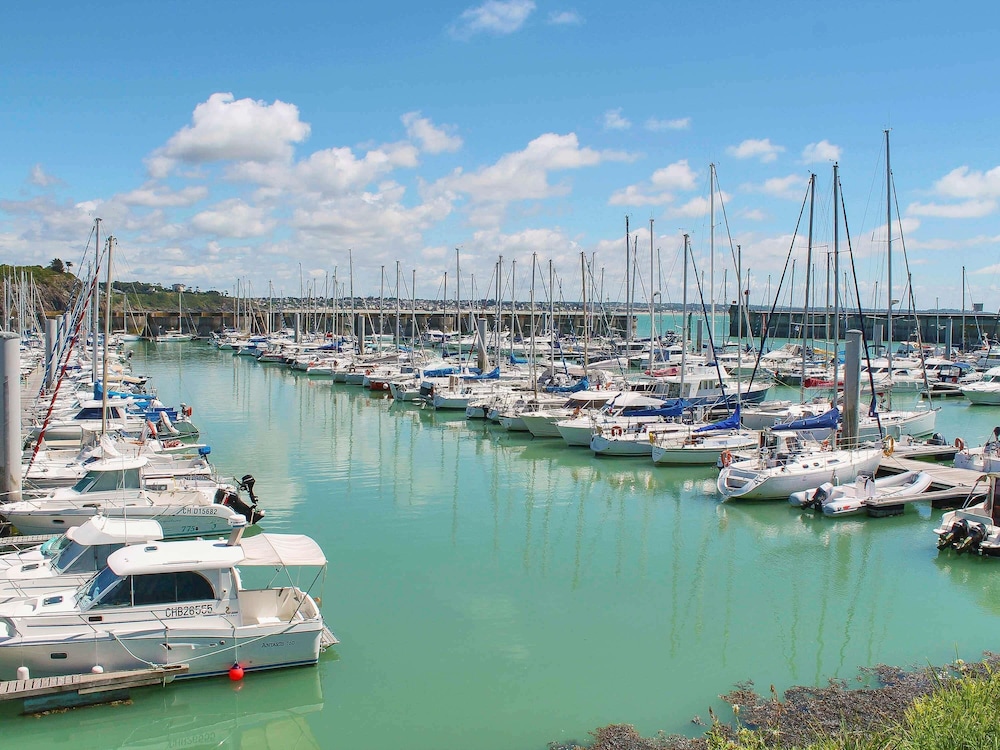 Ibis Granville Port De Plaisance 56/63