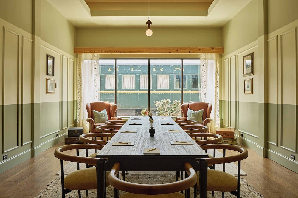 The Hotel Chalet At The Choo Choo 40/50