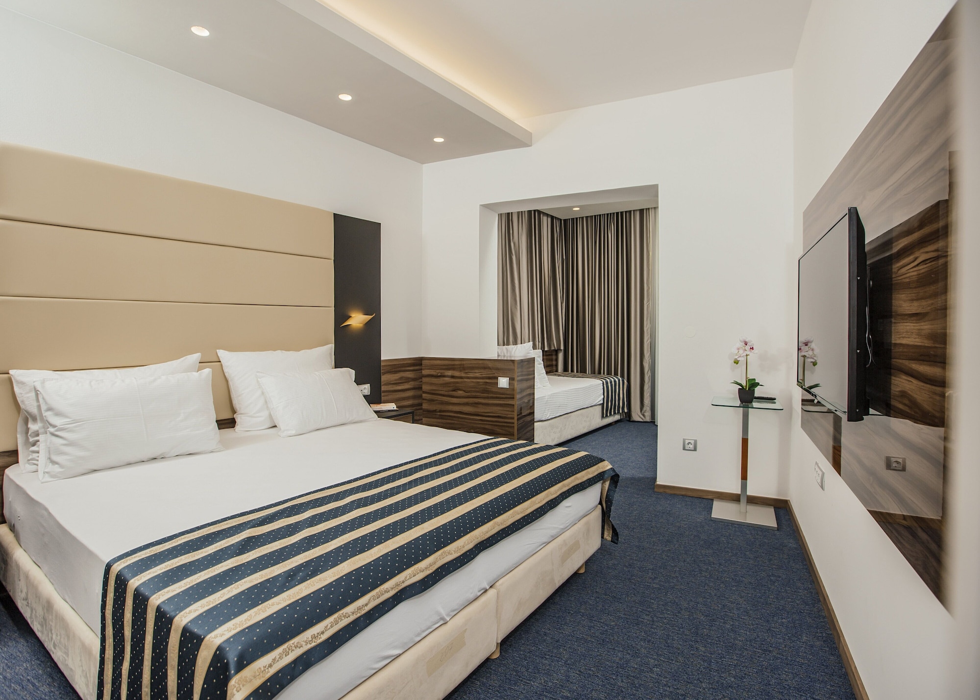 ROOM, TRIPLE, PARK VIEW, BALCONY