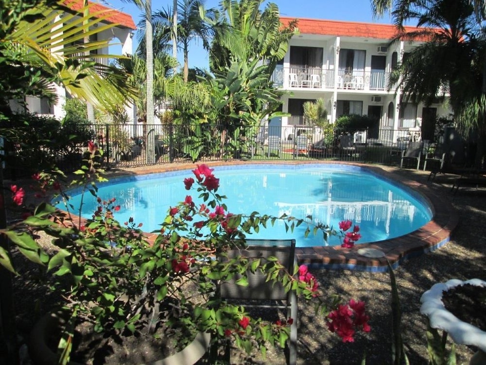 TOWER COURT MOTEL 33/44