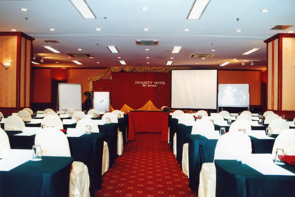 Dynasty Hotel 37/41