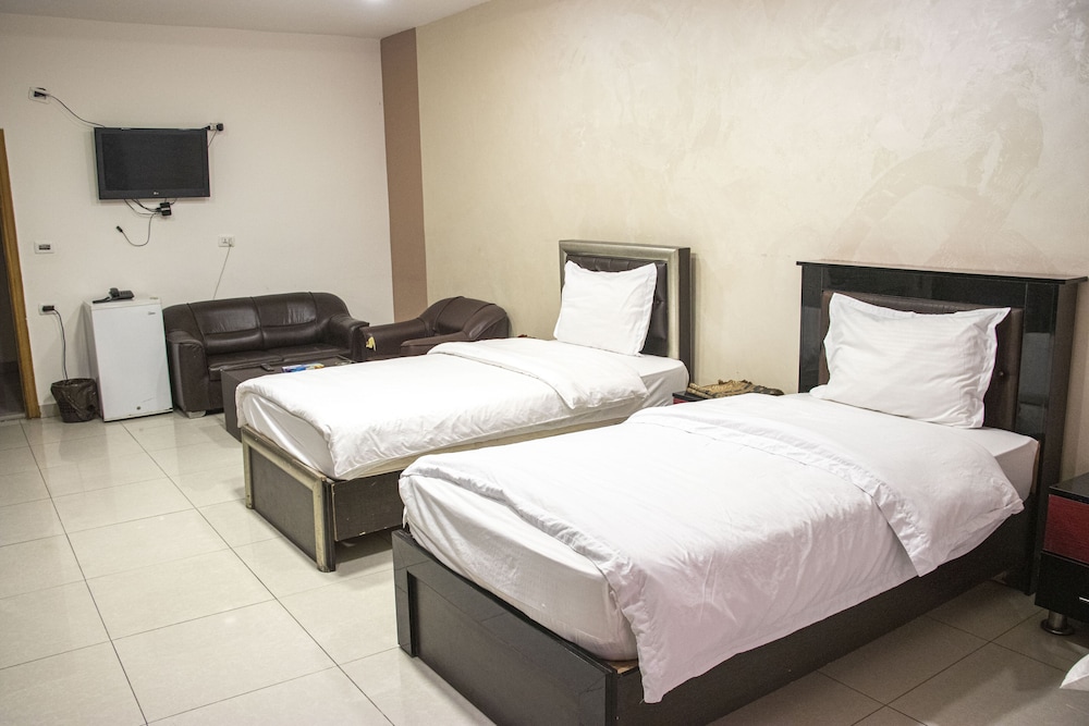 2 Bedrooms, Suite, Twin Beds, King Bed
