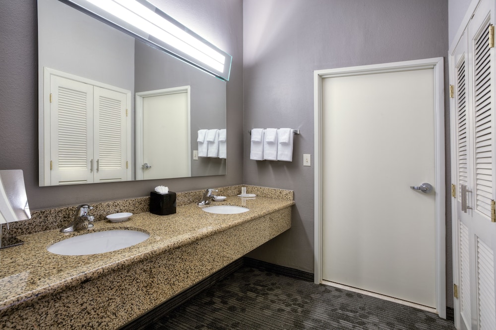 Courtyard By Marriott Mcallen Airport 15/37