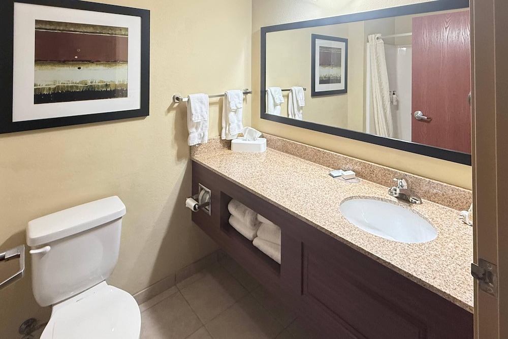 Comfort Inn & Suites Marquette - Prairie du Chien 53/55