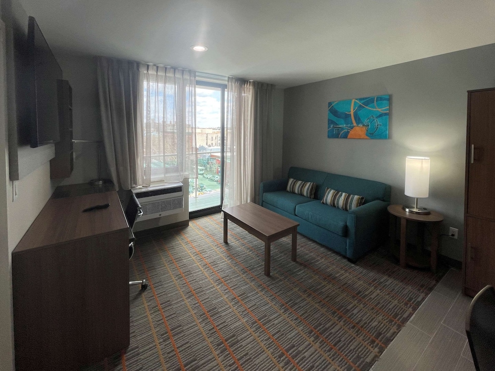 MainStay Suites Bronx - Belmont 41/61
