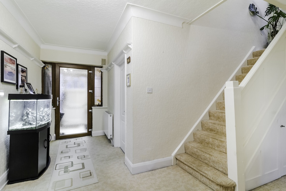 Brooklyn House Bramley Road 20/40