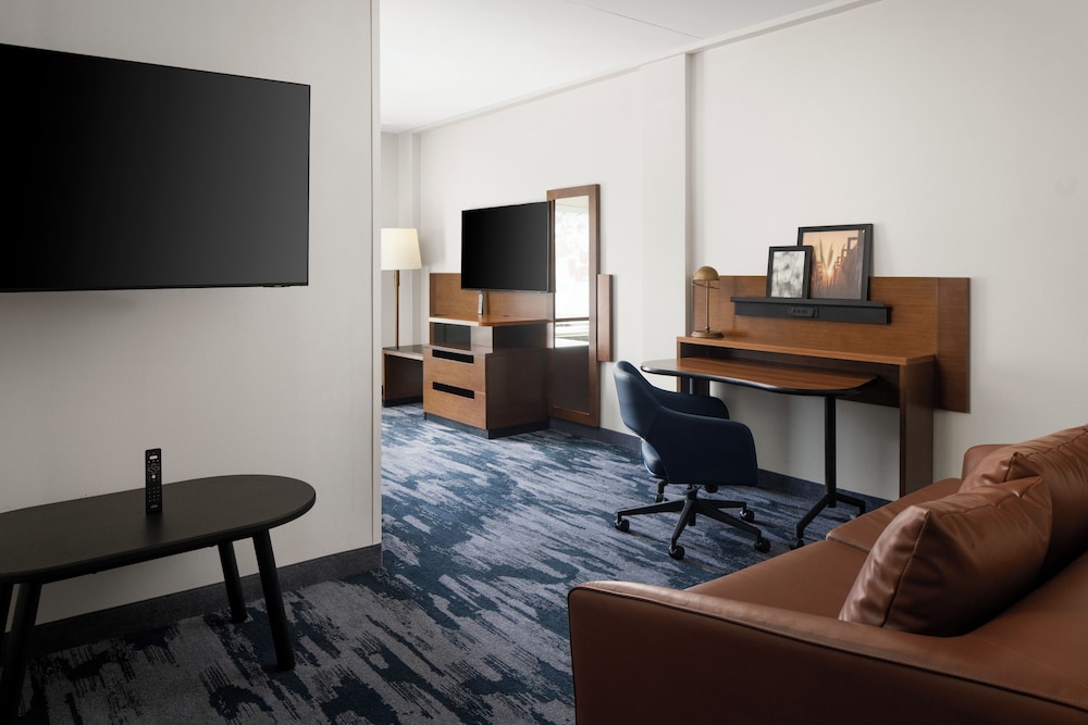 Fairfield Inn & Suites Newark Liberty International Airport 29/38