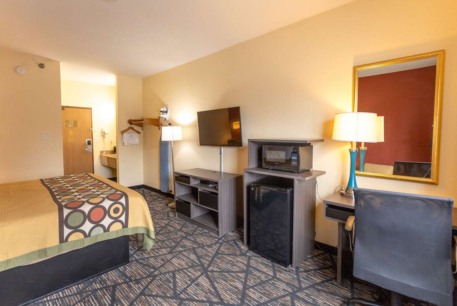 Super 8 By Wyndham Big Rapids 12/29