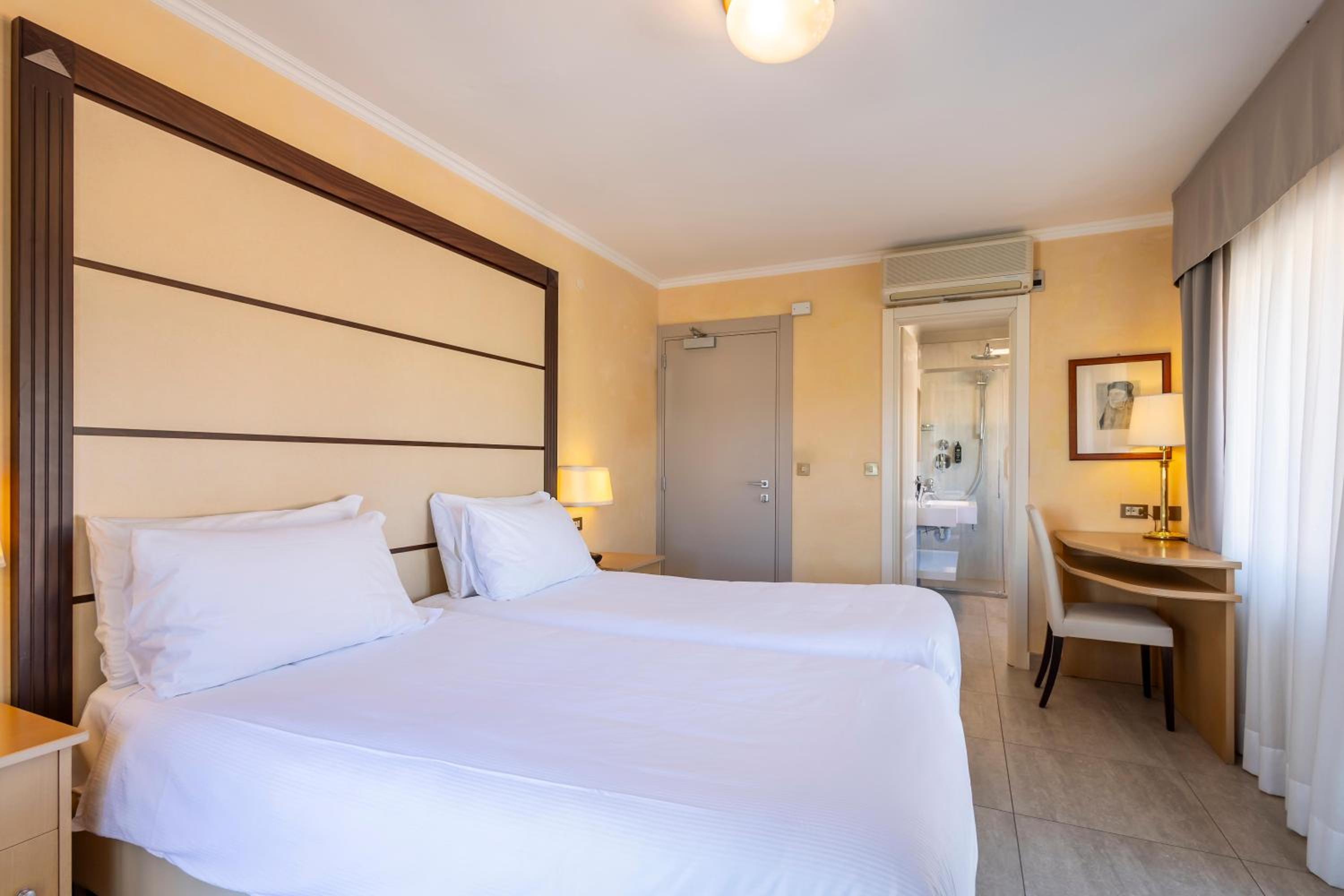 Junior Suite, Lateral Side Sea View, Terrace