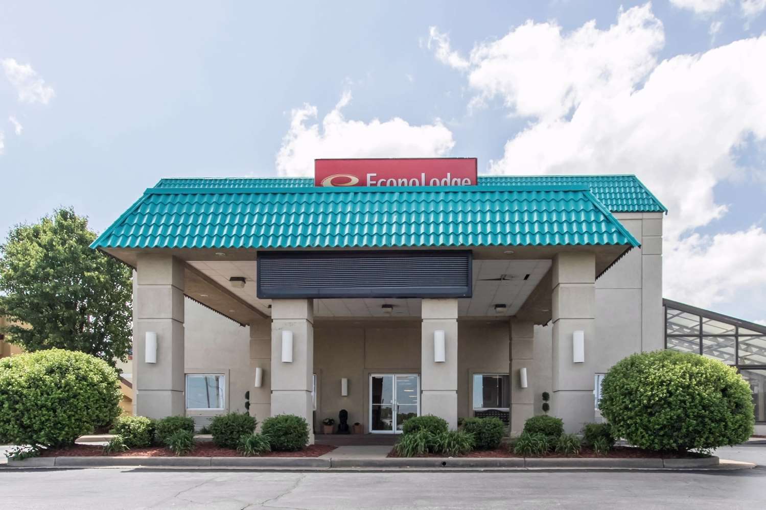 Econo Lodge Inn and Suites Joplin MO 1/42