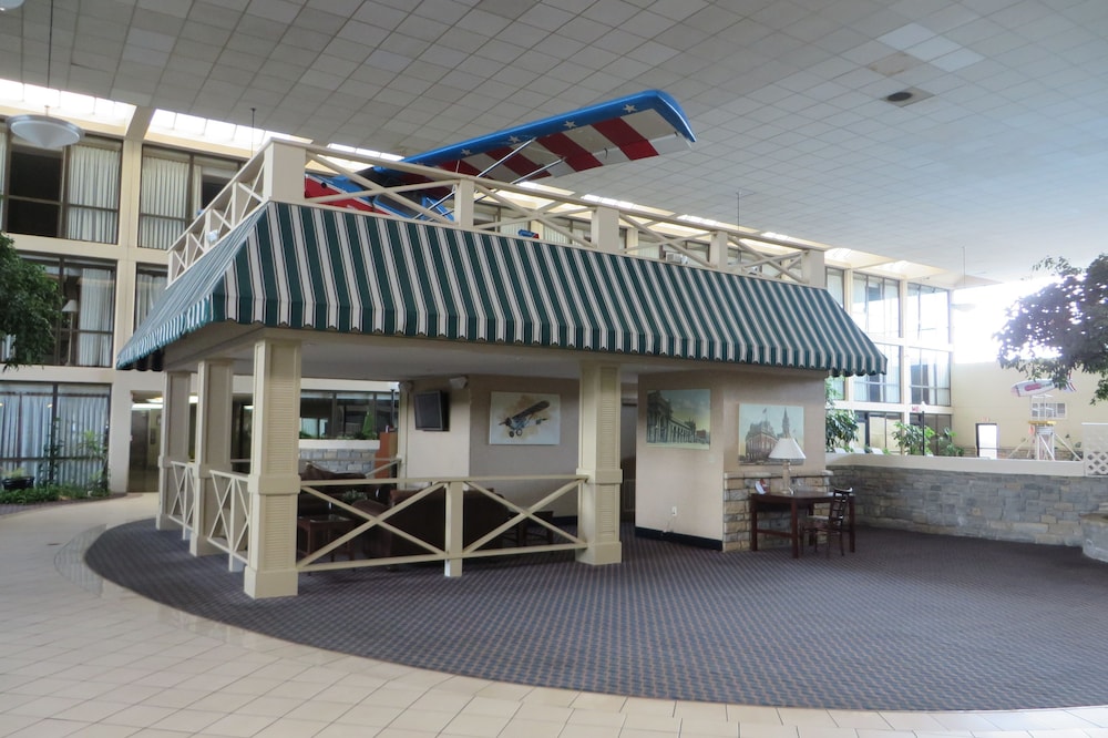 Days Inn by Wyndham Columbus Airport 3/37