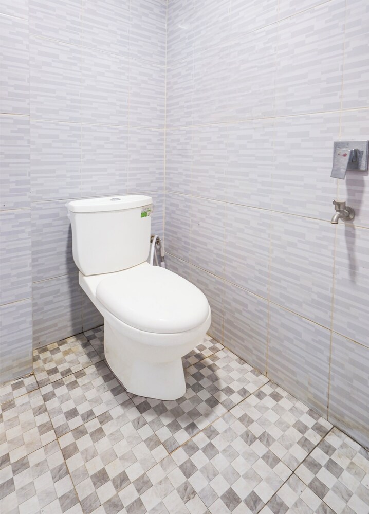 Hotel O Rappocini Near Rsia Paramount 43/45