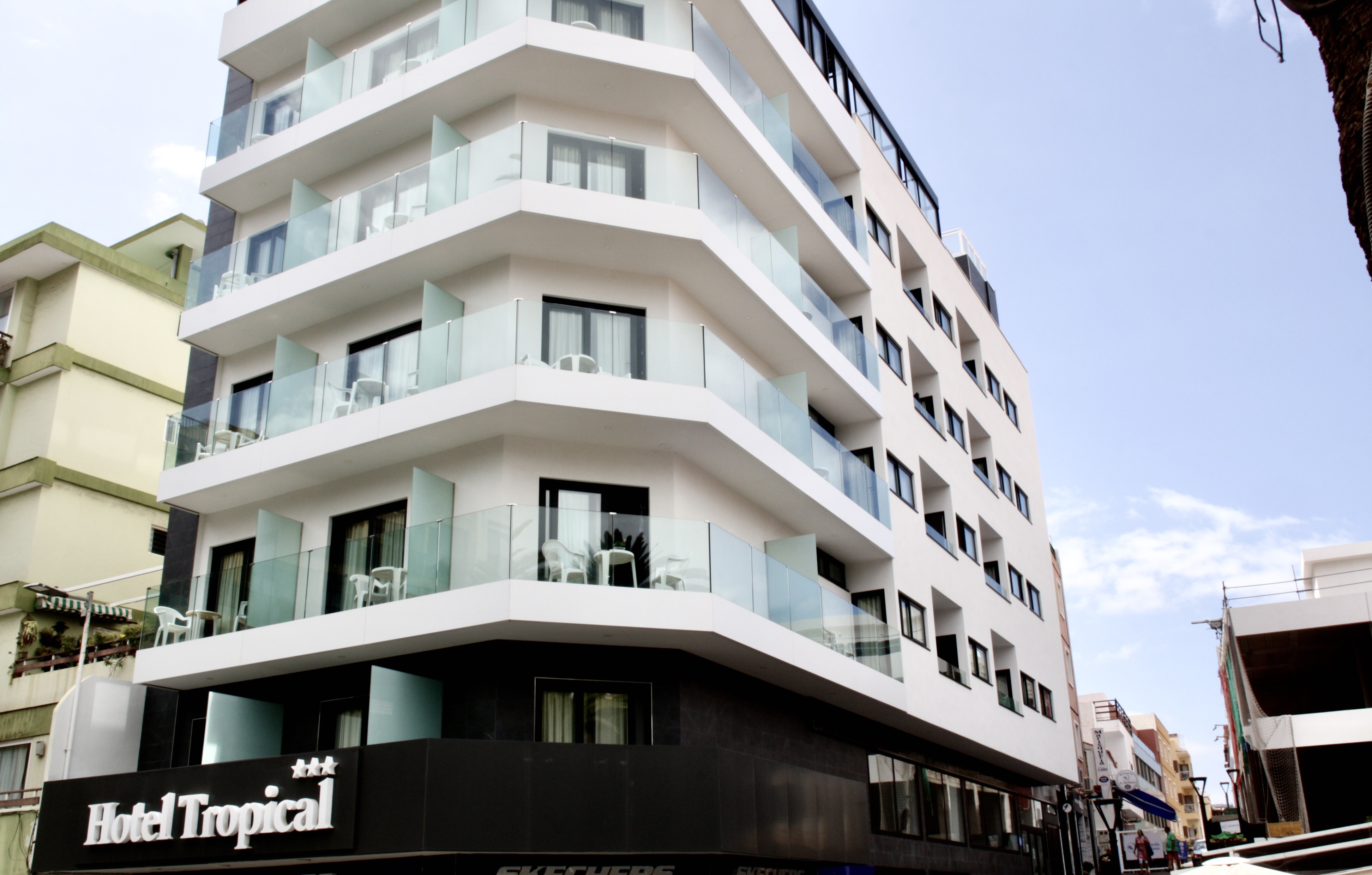 Hotel Tropical 7/56