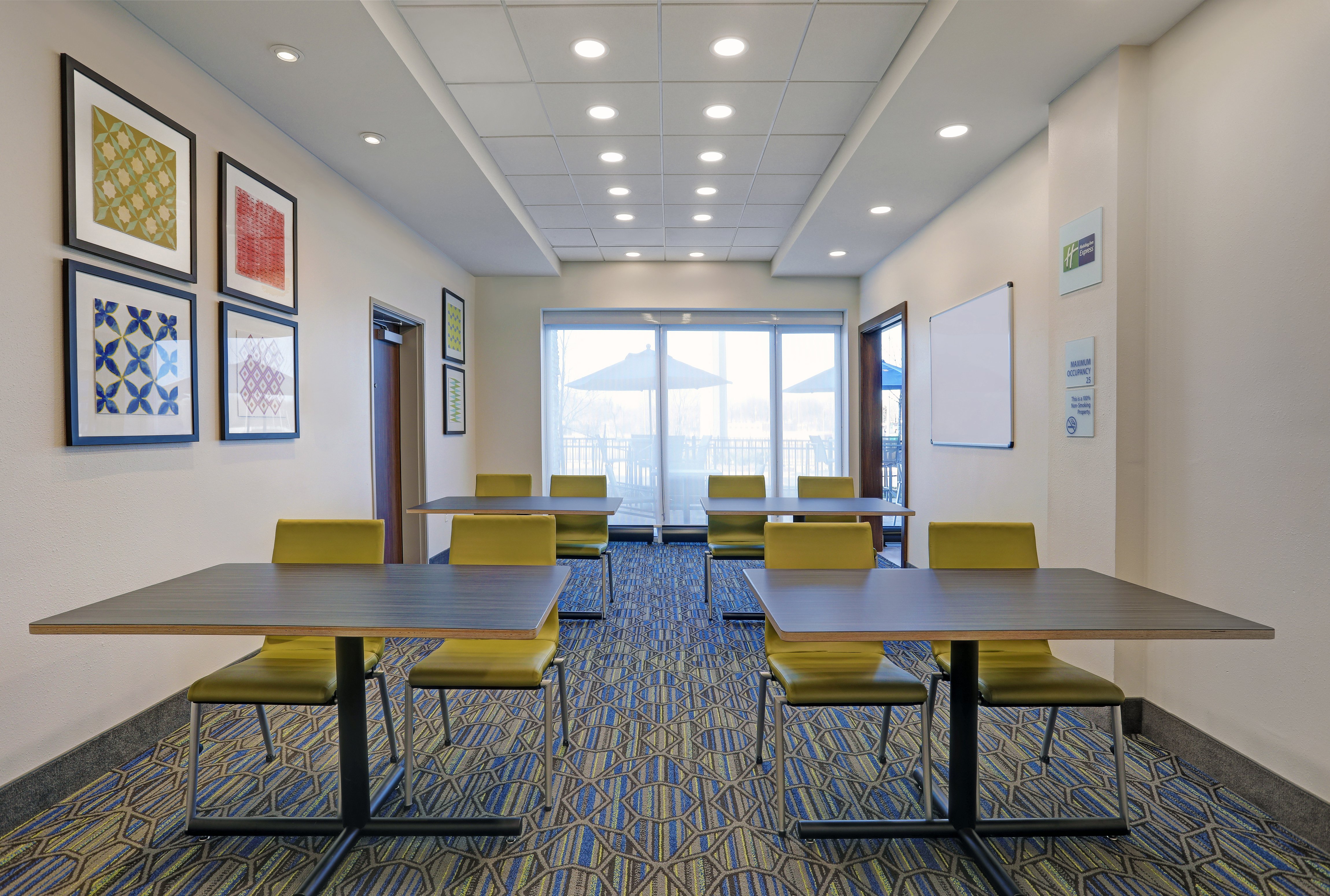 HOLIDAY INN EXPRESS & SUITES LENEXA - OVERLAND PARK AREA 40/54