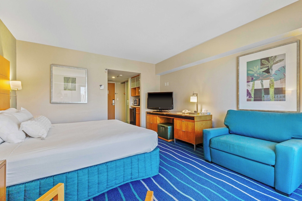 Castle at Ala Moana Hotel 30/59