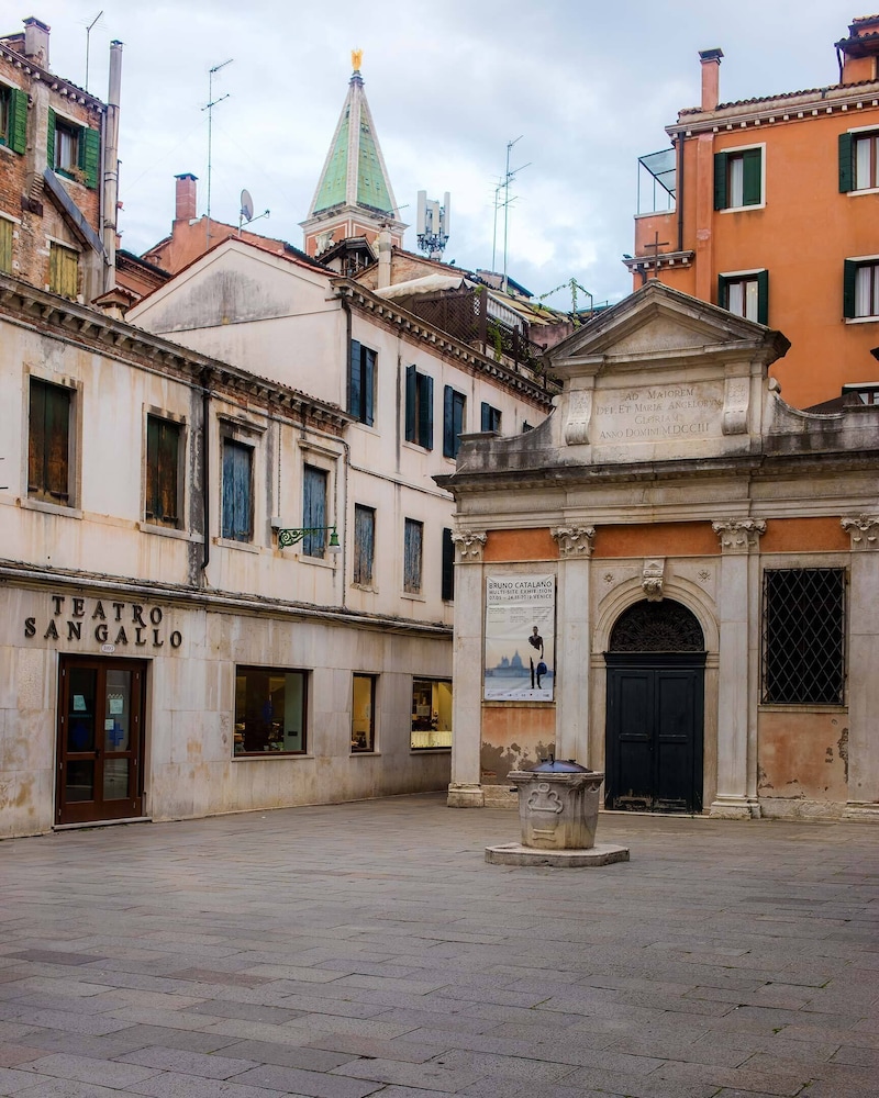 Palazzo Orseolo Gondola View 2/49