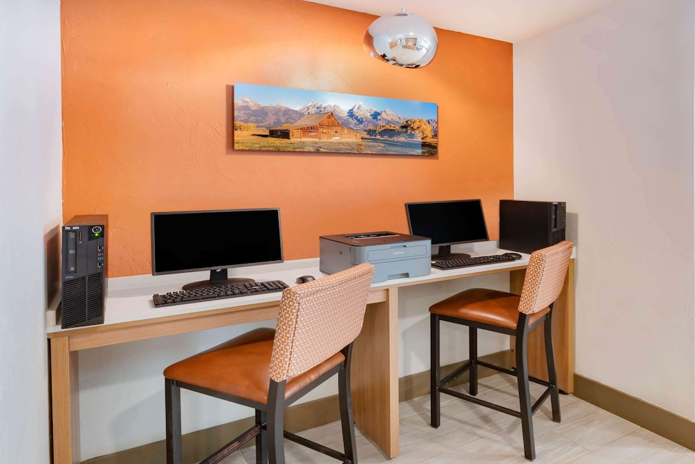 Microtel Inn and Suites by Wyndham Georgetown Lake 46/55
