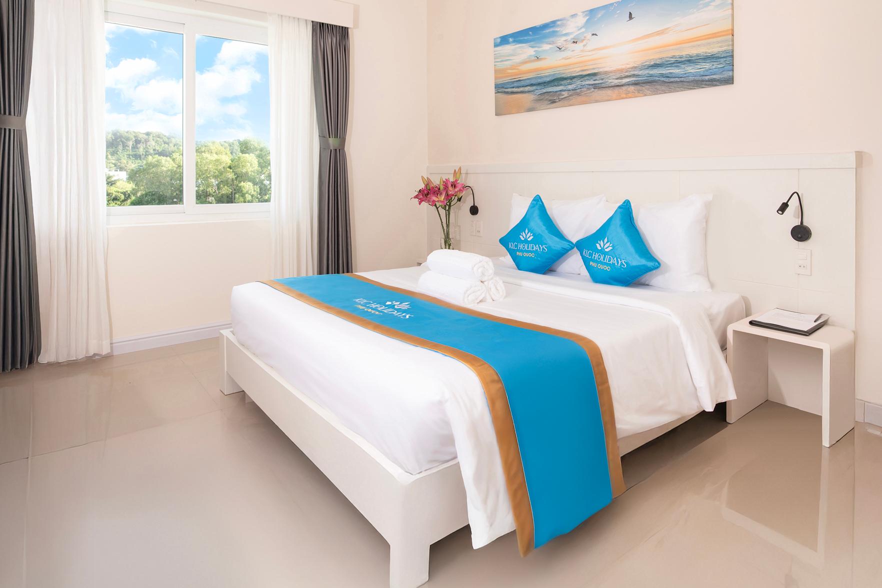 Gold Beach Hotel 13/93