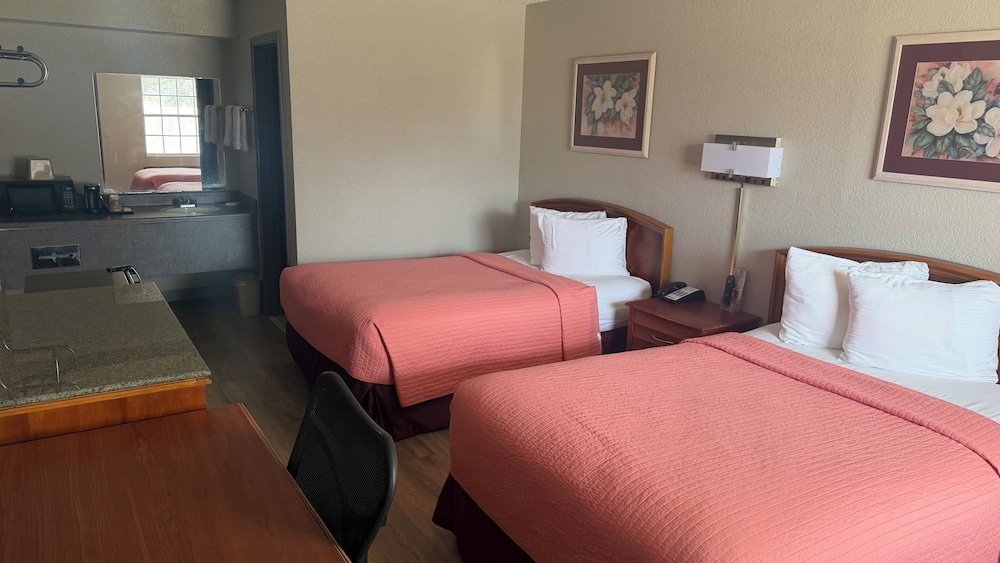 Colonial Inn 24/47