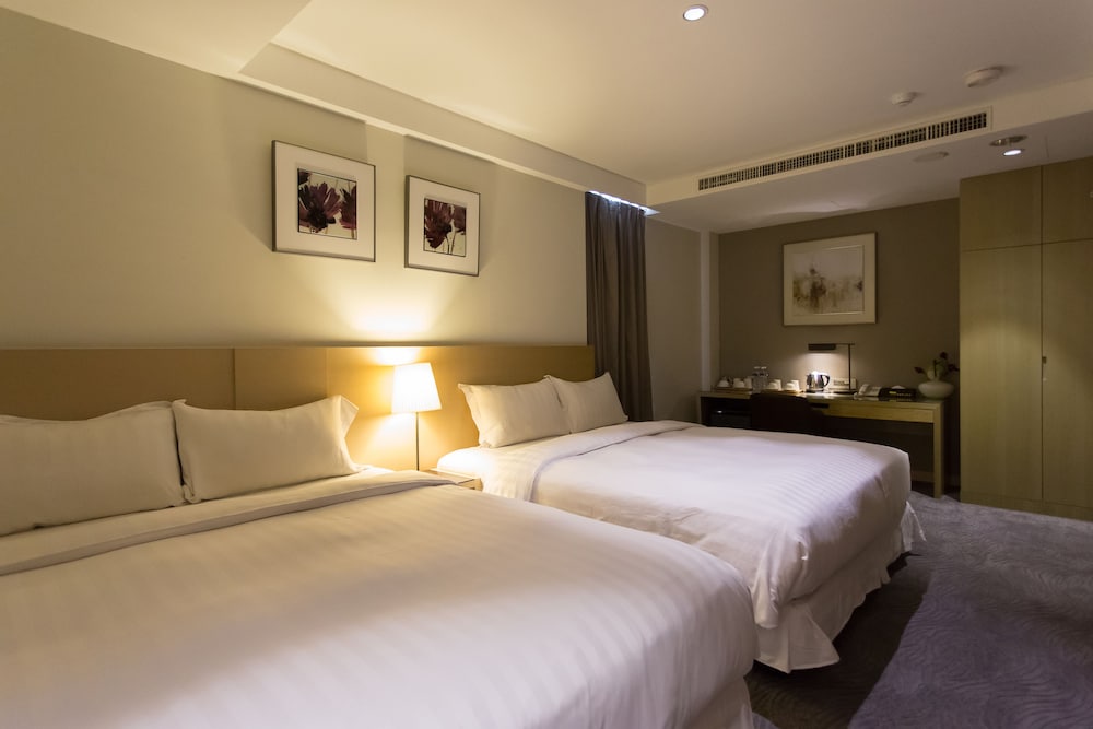Leesing Hotel 8/35