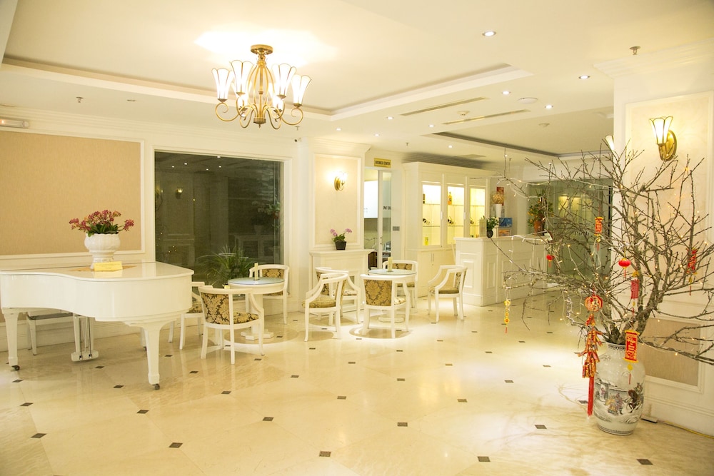 City Bay Palace Hotel 8/70