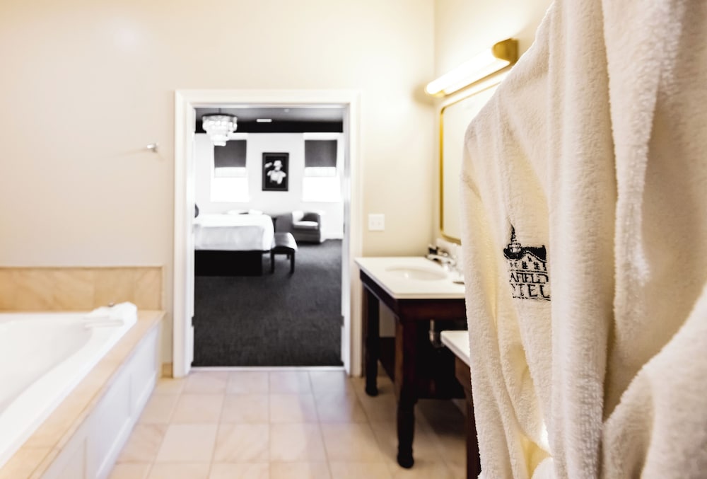 The Delafield Hotel 8/50
