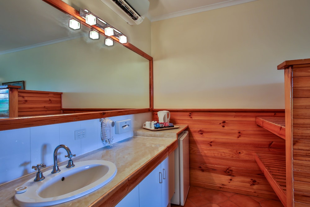 Kimberley Hotel 23/40