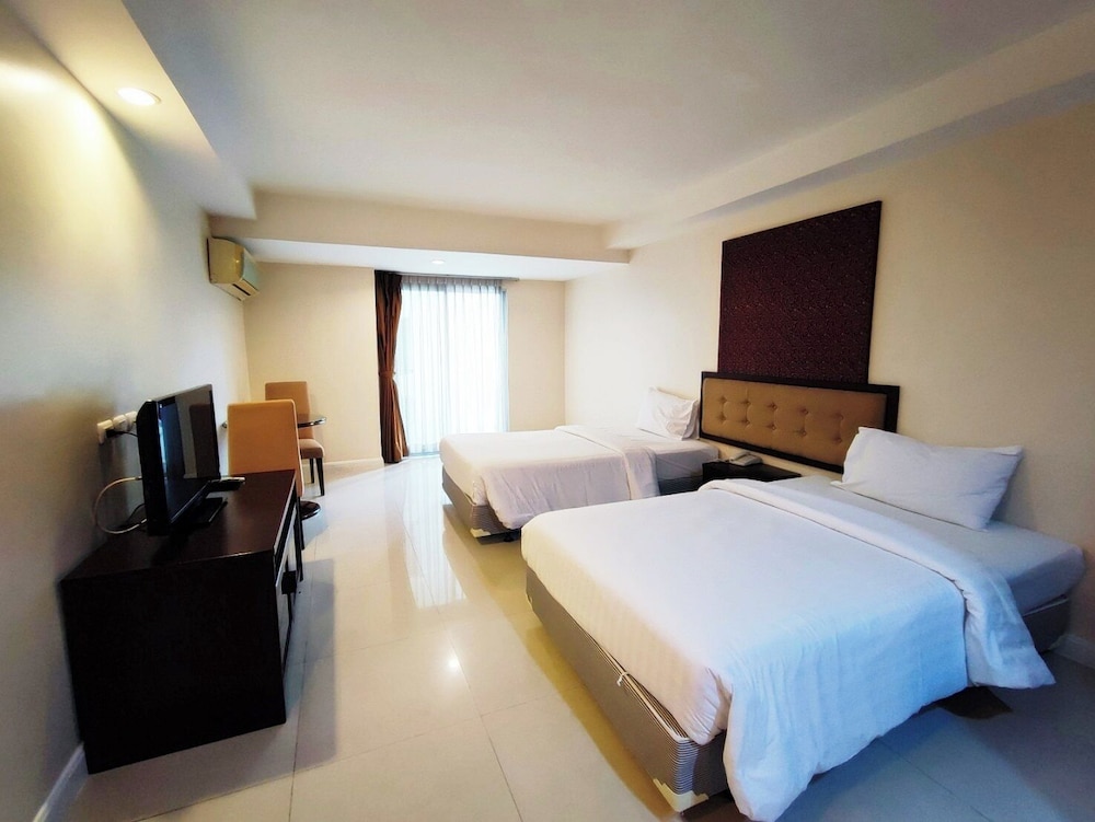 Romance Hotel Srinakarin 37/80