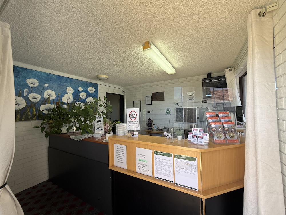 Budget Motel 7/46