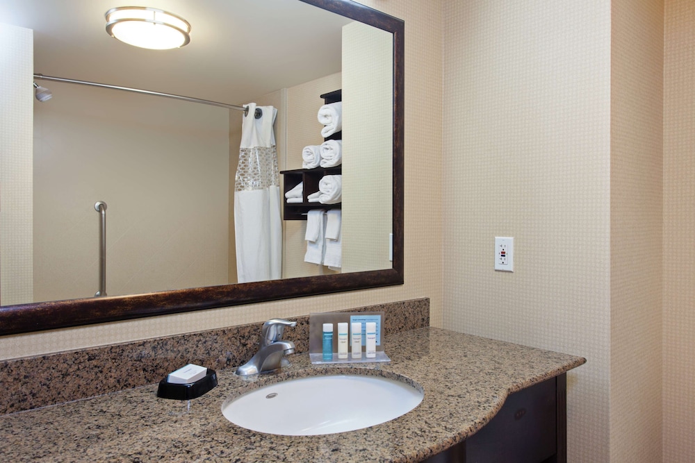 Hampton Inn & Suites Fresno-Northwest, CA 10/33