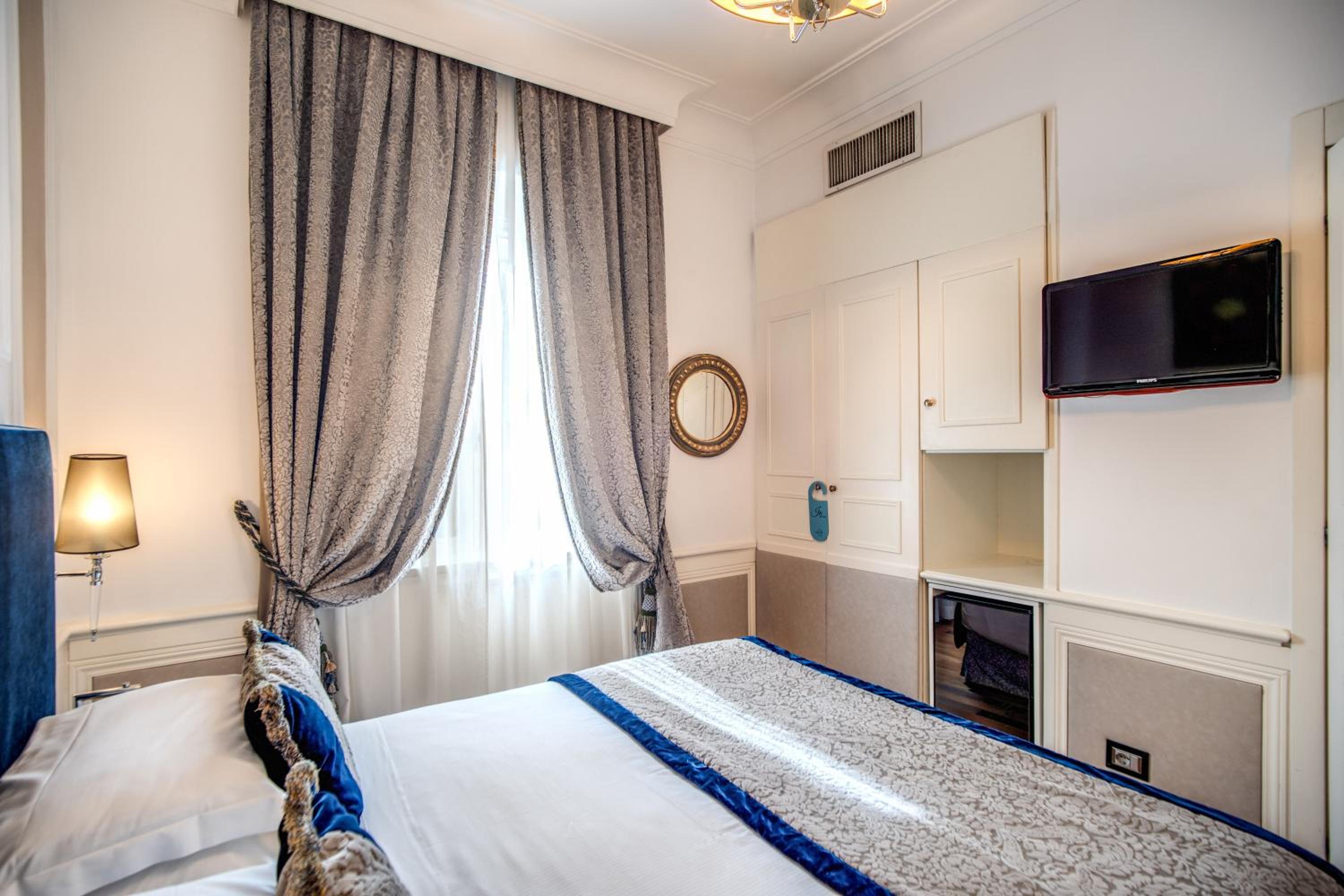 غرفة صغيرة بسرير مزدوج أو سريرين منفصلين، The Britannia Hotel 2/10