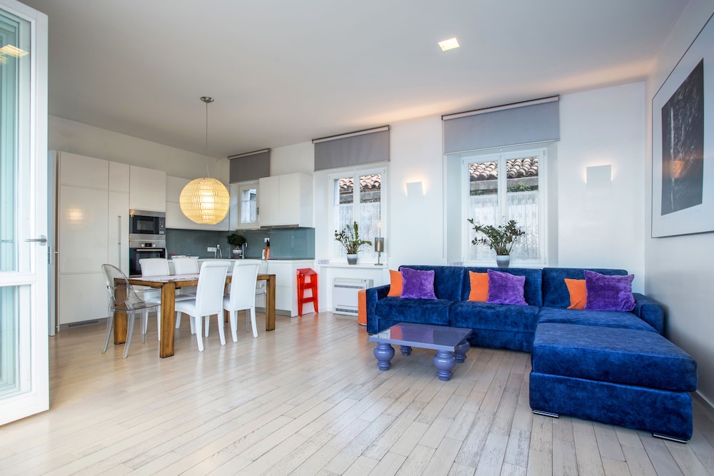 Riva Luxury Suites 27/50
