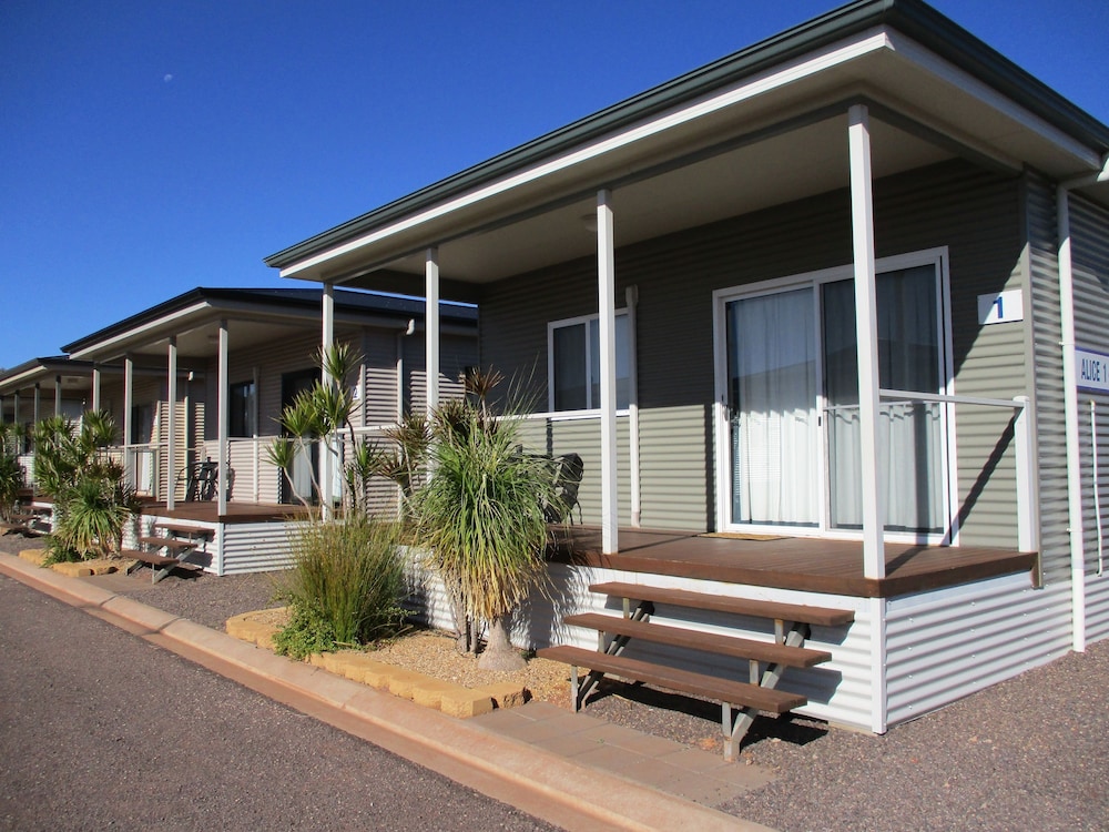 Sundowner Cabin And Tourist Park 3/50