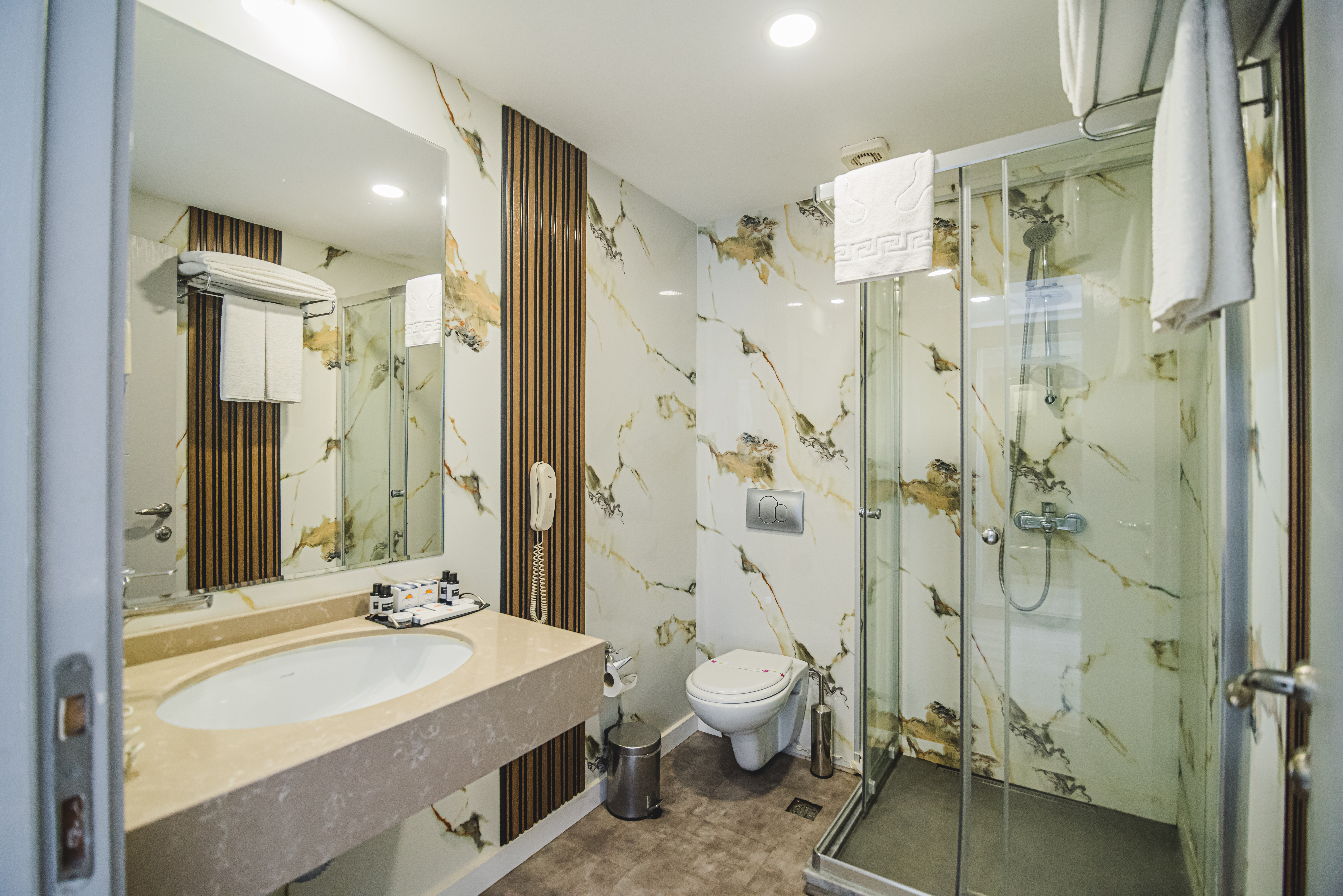 غرفة قياسية ثلاثية، Uptown Buyuk Anadolu Girne Hotel 2/2