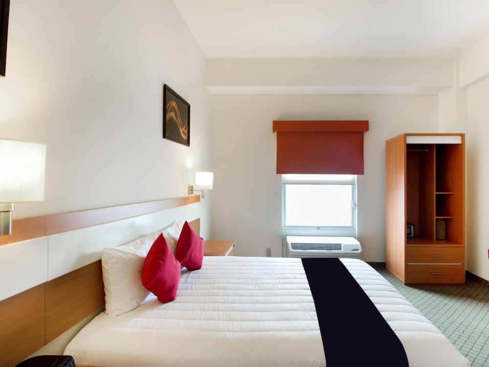 Capital O Hotel Herederos, Piedras Negras 4/35