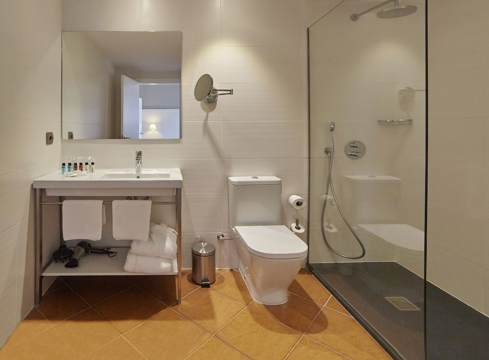 Hotel Tres Torres 62/65