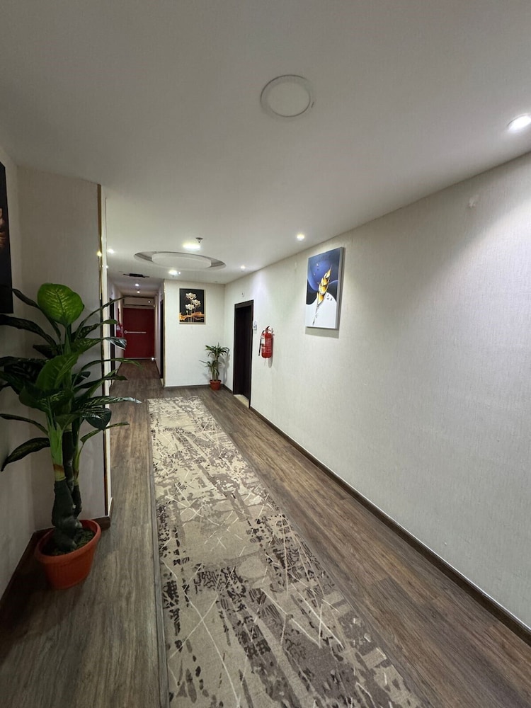 Rose Land Hotel 50/60